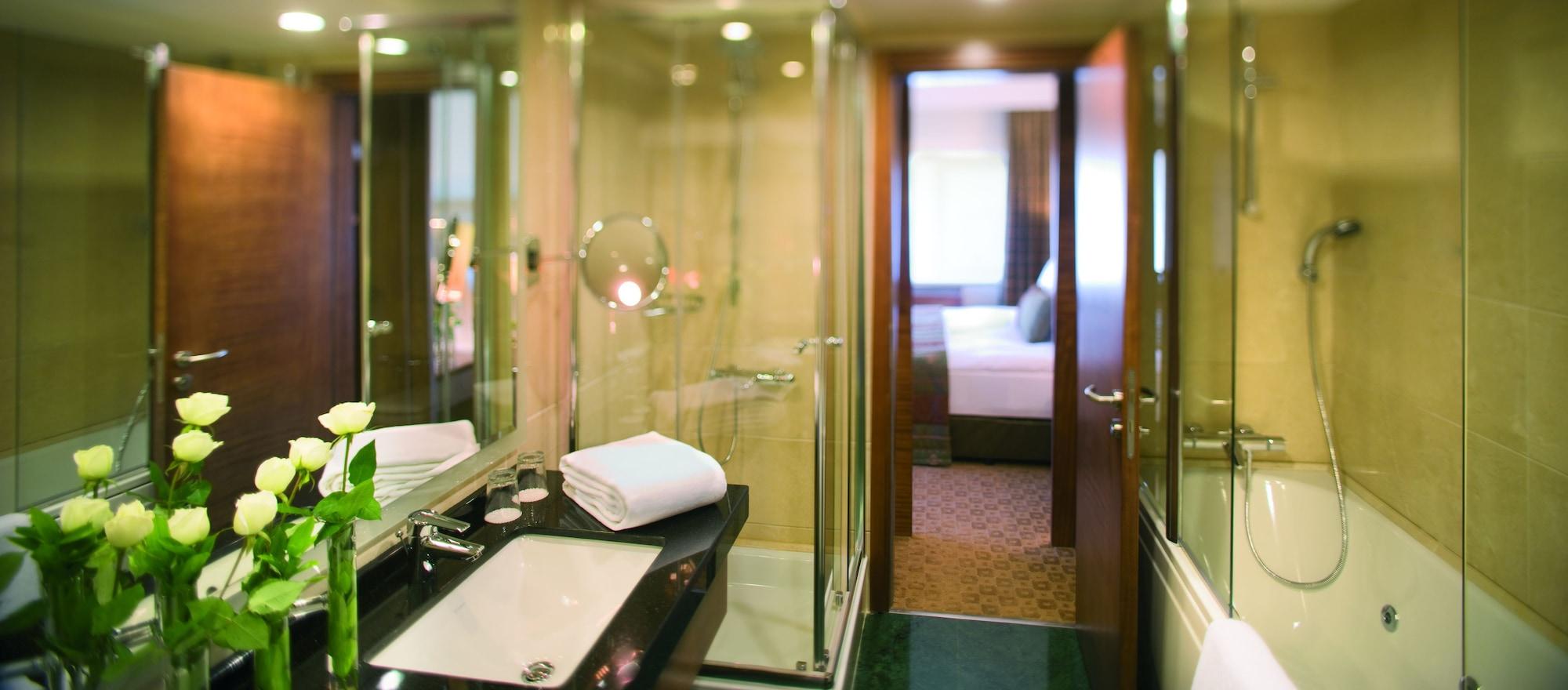 Mövenpick Hotel 5*