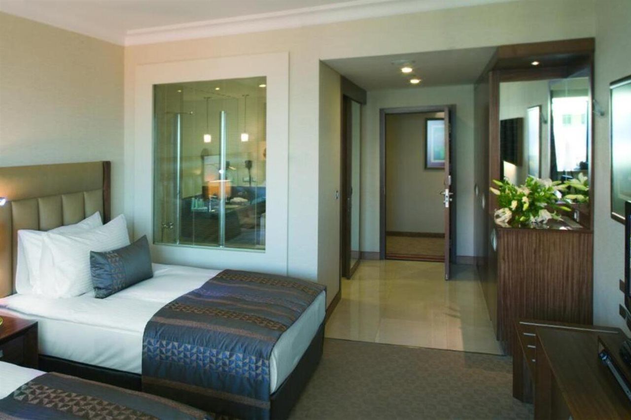 Mövenpick Hotel 5*